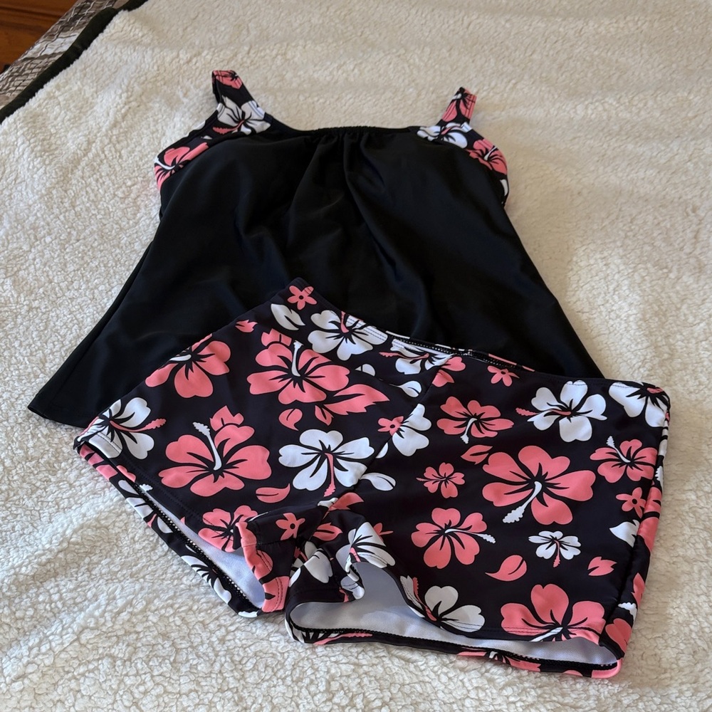 Women’s tankini swimsuit